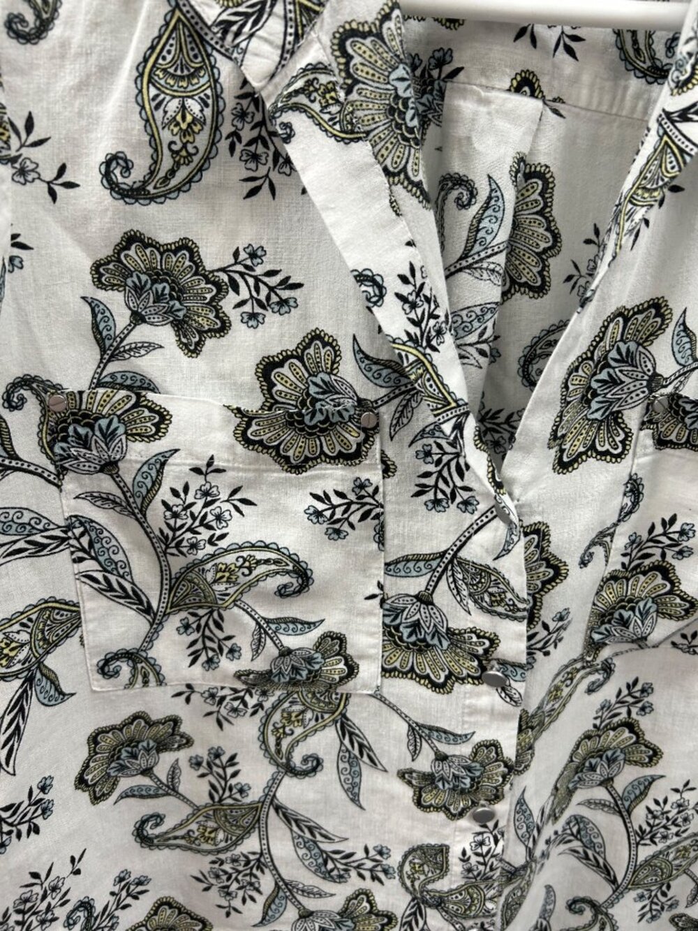 Jones New York Blue & Black Paisley Floral Long Sleeve Button Up Shirt Blouse - - Picture 2 of 4